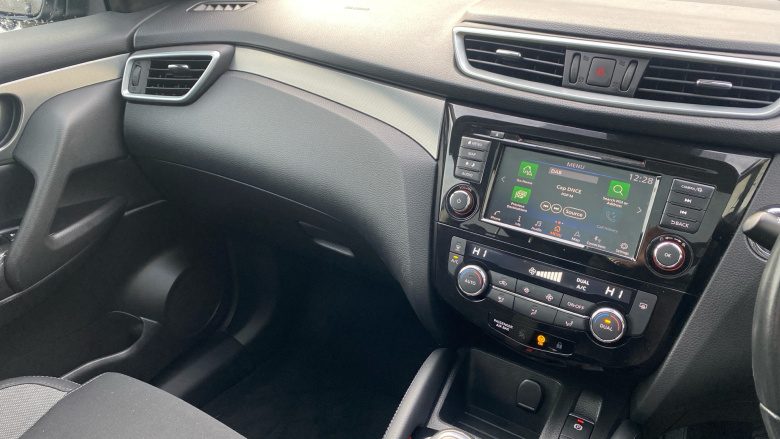 Nissan Qashqai 1.3 DiG-T N-Connecta 5dr Petrol Hatchback